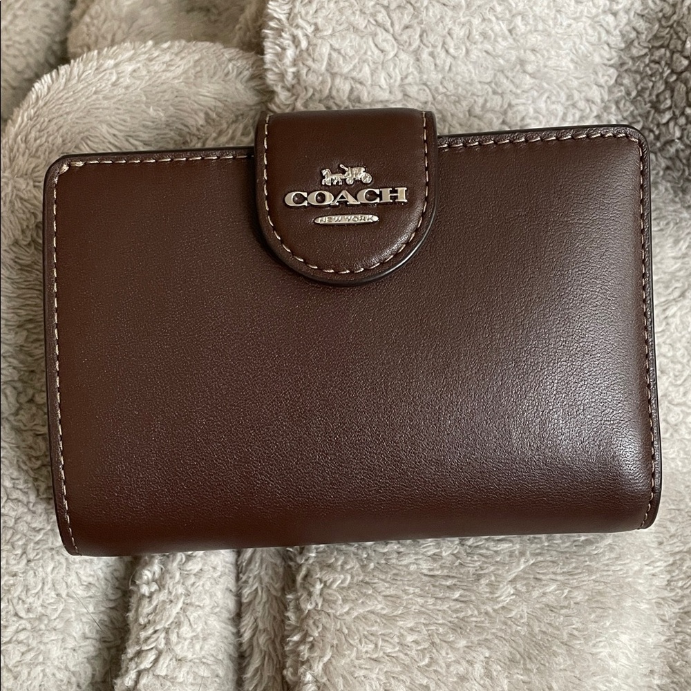 Coach Corner Zip Wallet in Maple